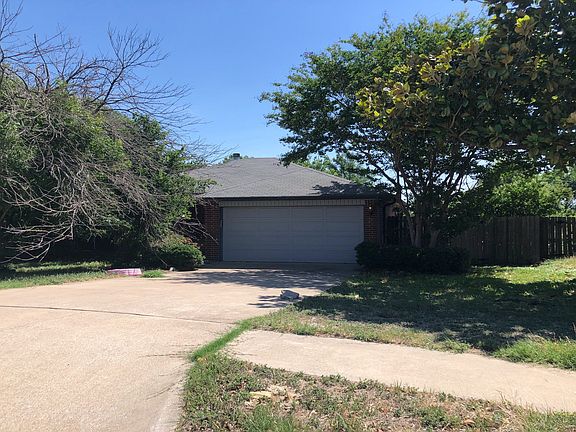 2nd image of 402 Mesquite Cir