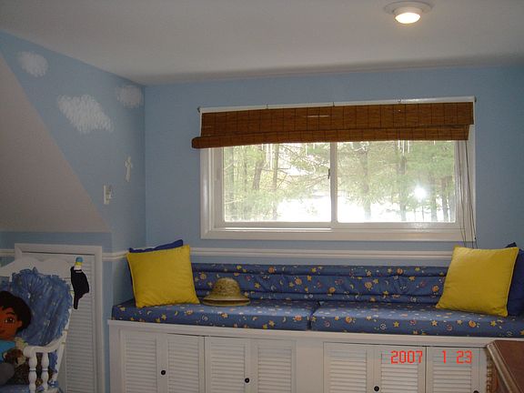 Window seat bedroom