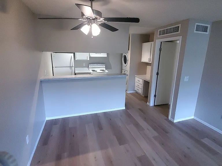 Sand Pebble Community *Renovated Units — Photo 22