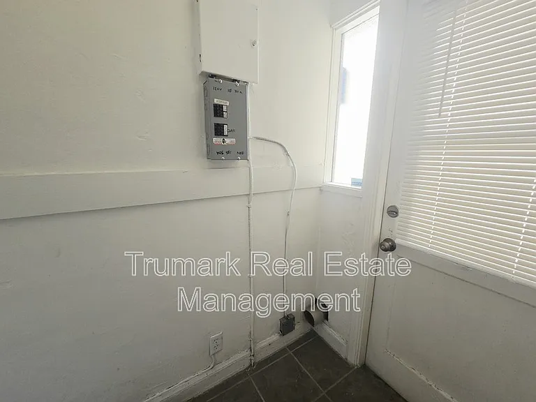 380 W California Ave — Photo 14