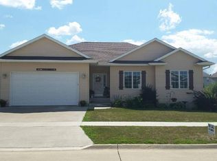 1111 Meadow View Ln, Waverly, IA 50677