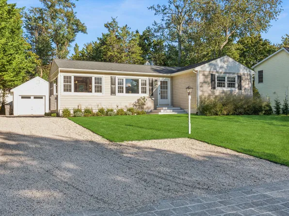 34 Westwood Dr, Sag Harbor, NY 11963