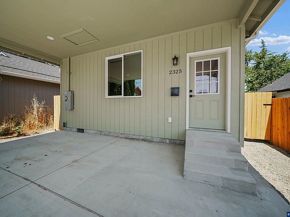 4th image of 2325 Townsend Way SE