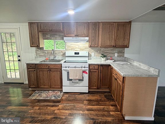 3rd image of 380 Mountain Rd