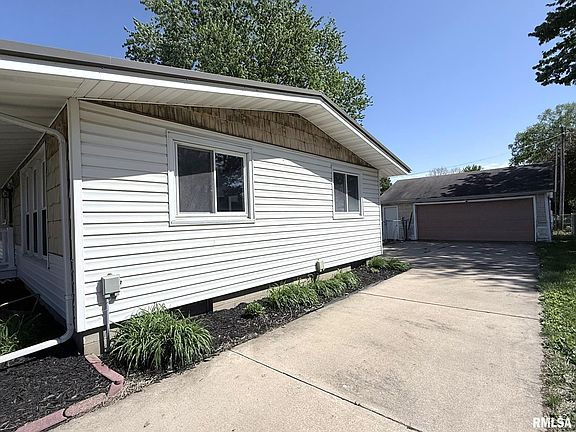 2nd image of 1820 Bluebird Dr