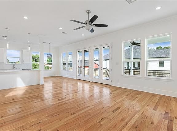 4th image of 8413 Fairfax Dr