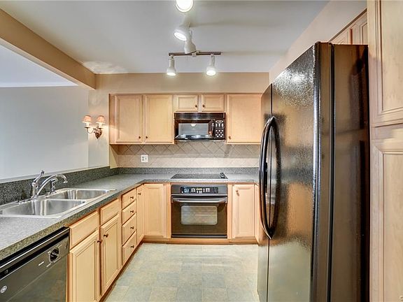 5th image of 7500 Potters Ct