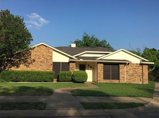 201 Trail View Ln, Garland, TX 75043