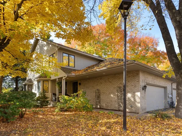 1110 Hollybrook Dr, Wayzata, MN 55391