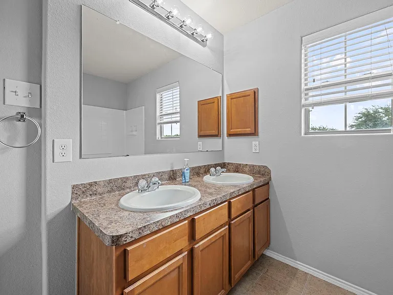9002 Kerry Prairie Ln — Photo 13