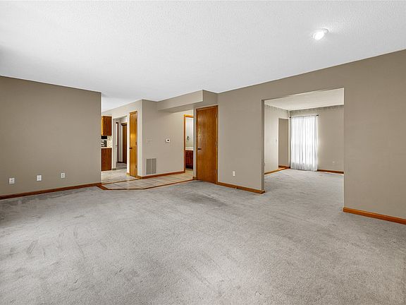 5th image of 413 Rockvalley Dr SW