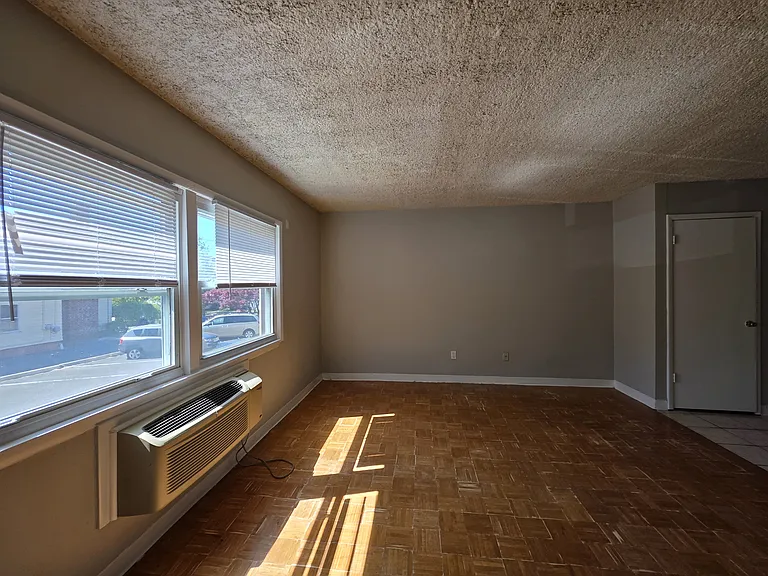 31 Austin St #B5 — Photo 5