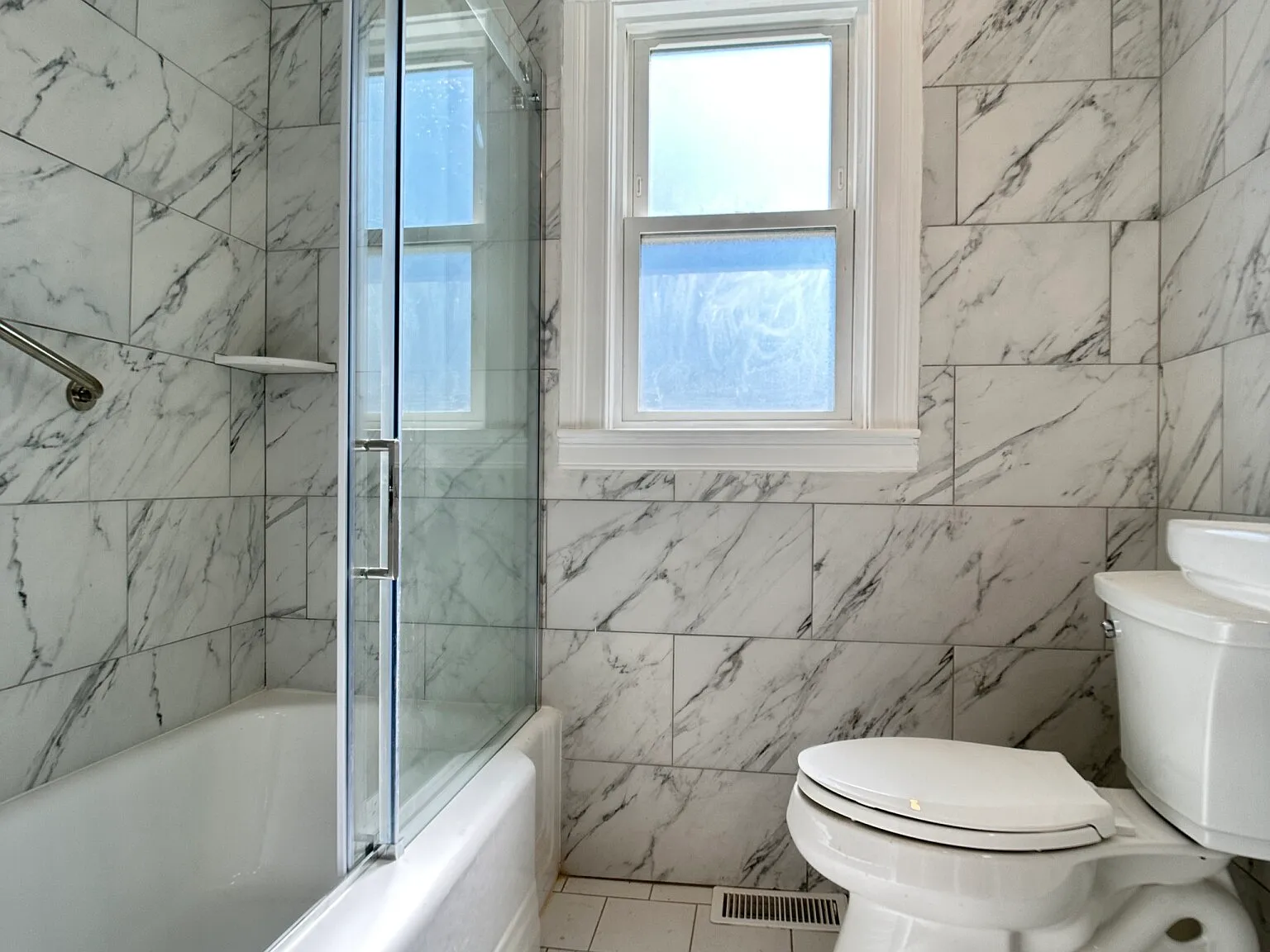 3 bed, 2500 sqft, $6,900 — Photo 4