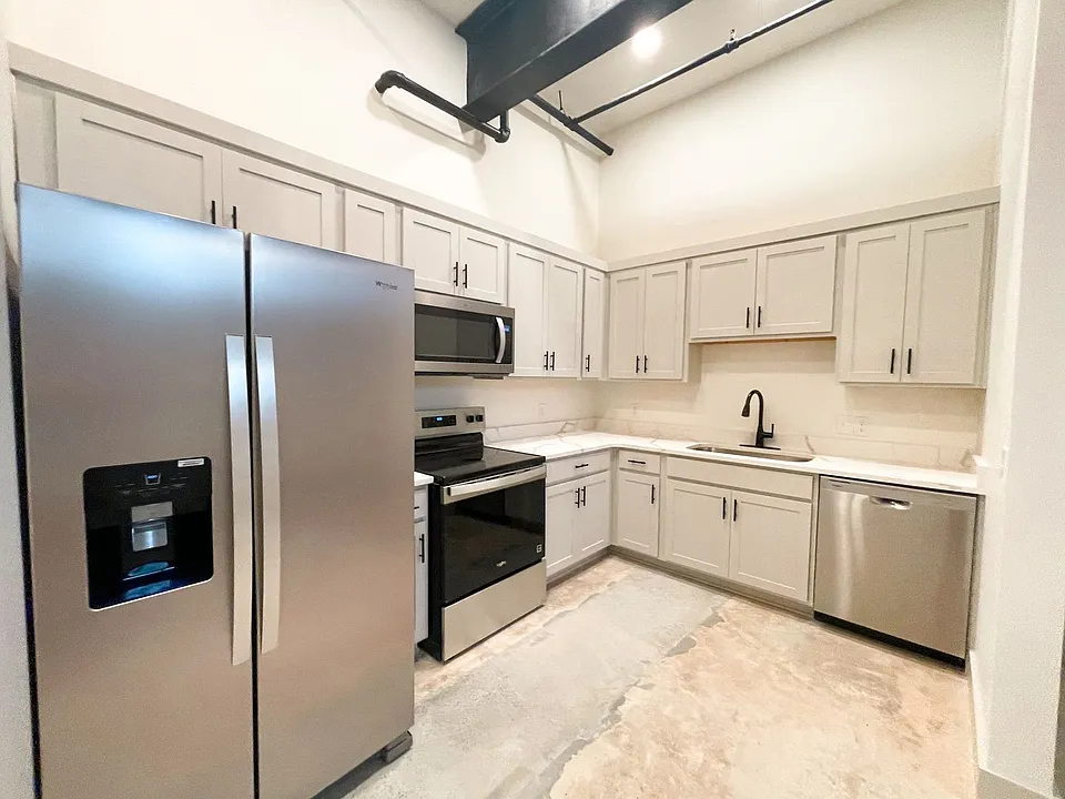 985 Martin Luther King Jr Blvd #102