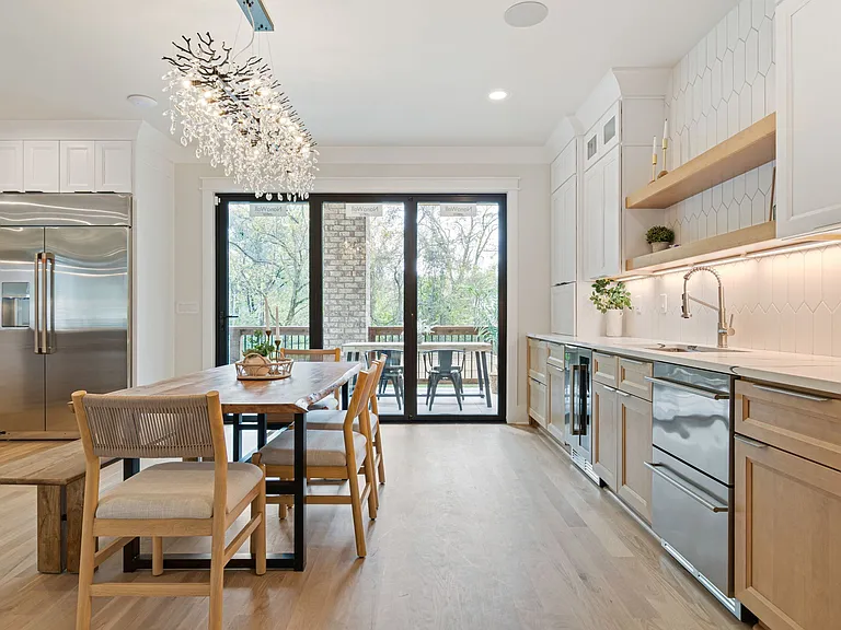 1240 Kenmore Pl — Photo 31