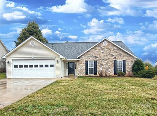 15 Farm Valley Rd, Fletcher, NC 28732