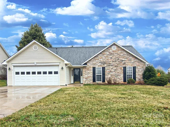 15 Farm Valley Rd, Fletcher, NC 28732