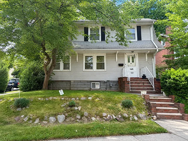 101 Warwick St — Photo 1