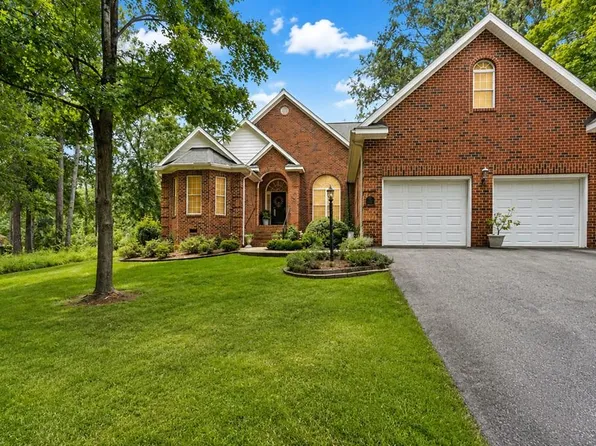 104 Hemlock Ct, Greenwood, SC 29649