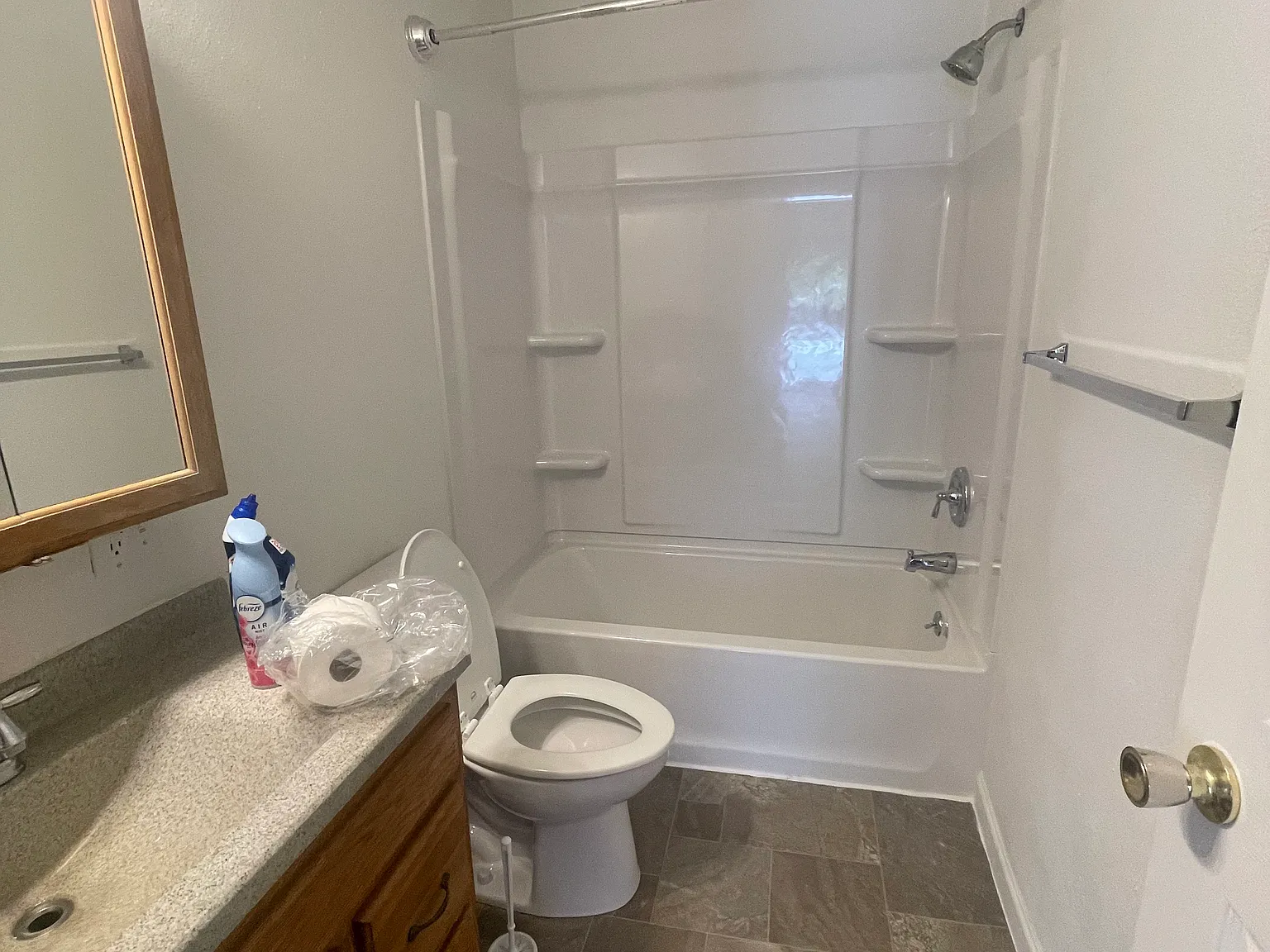 3 bed, 1600 sqft, $1,600 — Photo 2