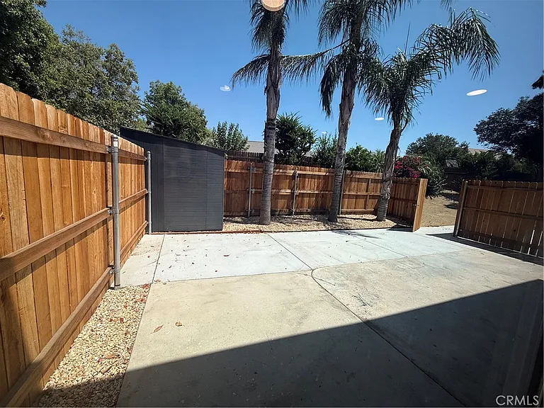 2397 N Apple Ave — Photo 9