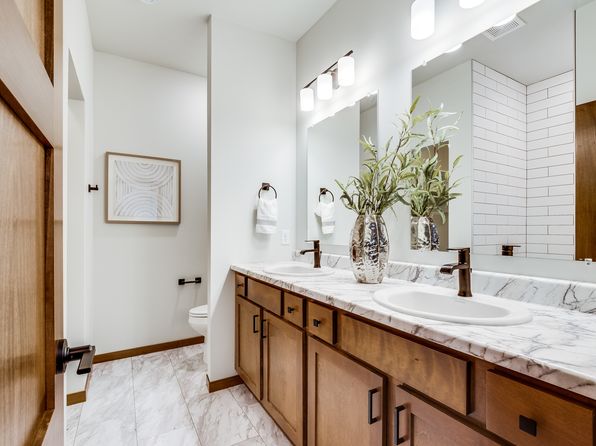 sioux-falls-south-dakota-380316241 picture