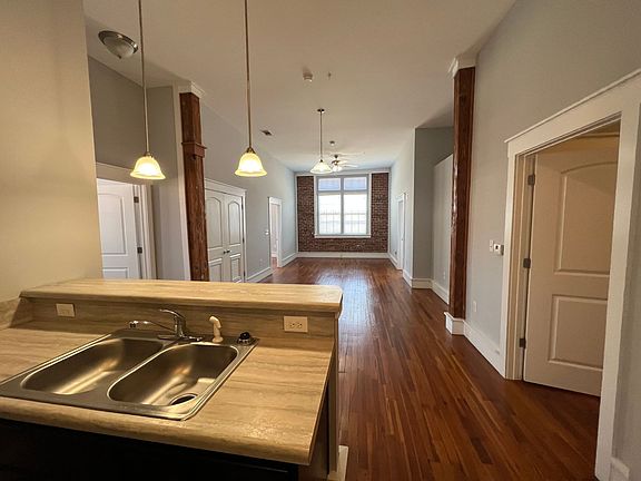 4th image of 200 W Warren St APT 204