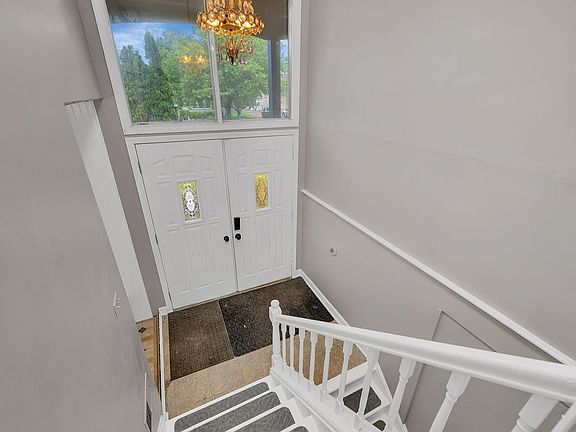 4th image of 551 Falcon Ridge Way