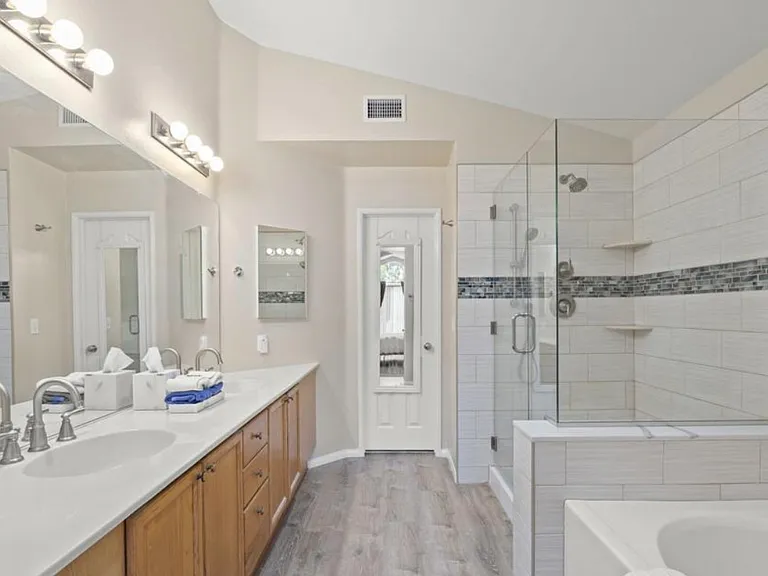 1323 Lost Point Ln — Photo 22