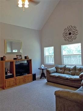 4th image of 117 Zinnia St