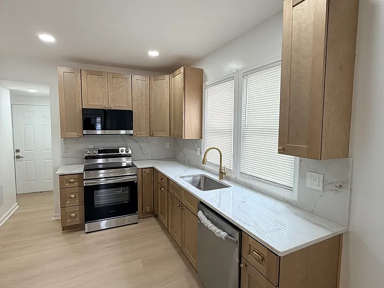 2702 Lancaster Ave — Photo 9