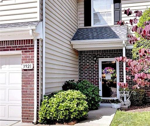 3rd image of 3921 Cromwell Ln