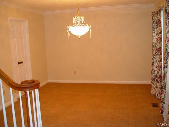 4th image of 180 Saylesville Dr