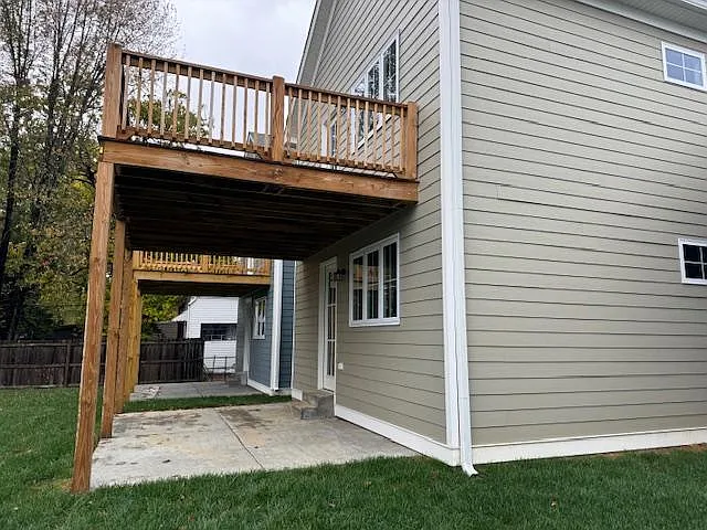 Building Photo - 1041 E Oak St #1