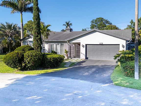 2nd image of 4507 Norfolk Island Pine Drive