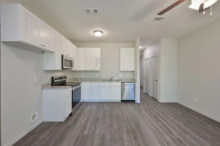 1616 Ash Crescent St — Photo 17