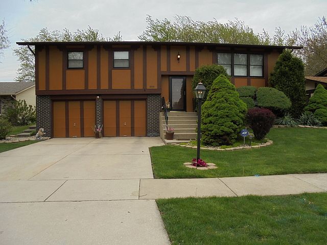 1st image of 18818 Oakwood Ave