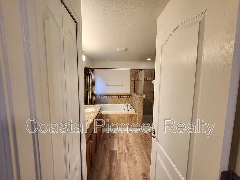 11404 Holmbridge Ln — Photo 52