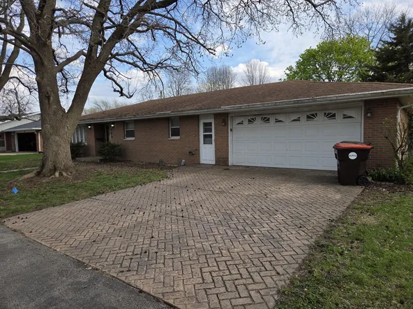 404 Sunset Dr, Heyworth, IL 61745