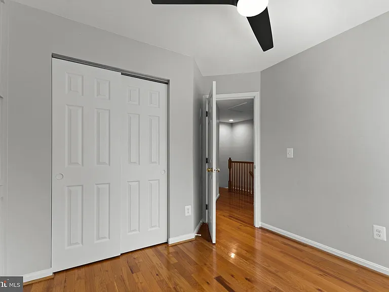 106 Hackley Ct — Photo 16