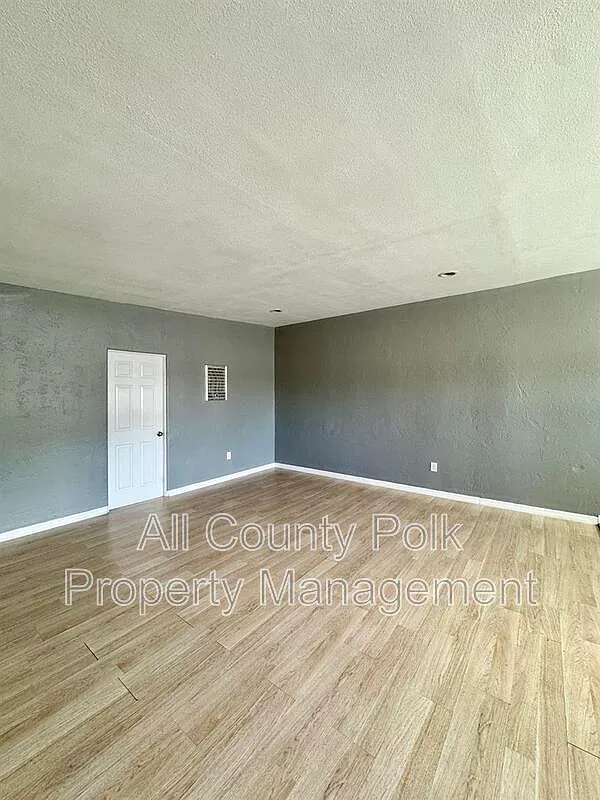2 bed, 1.0 bath, 800 sqft, $1,250 — Photo 4