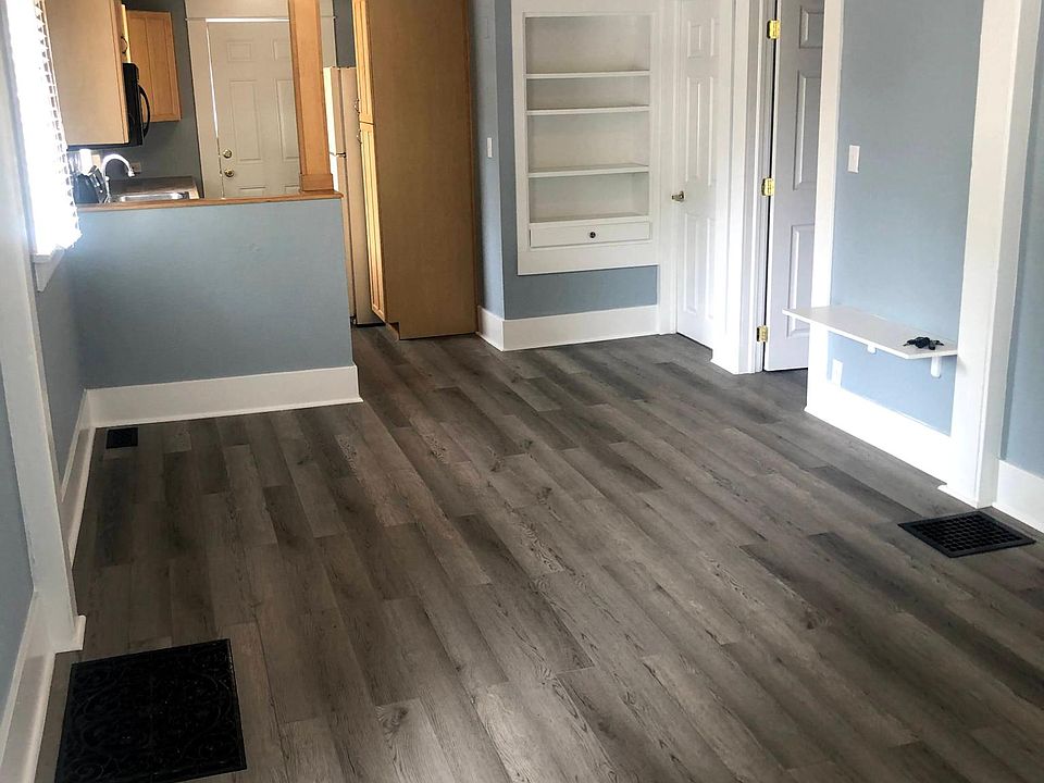 Open concept living room/kitchen