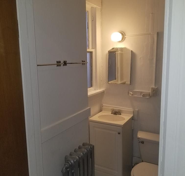 2nd image of 1819 W 3rd St APT 2