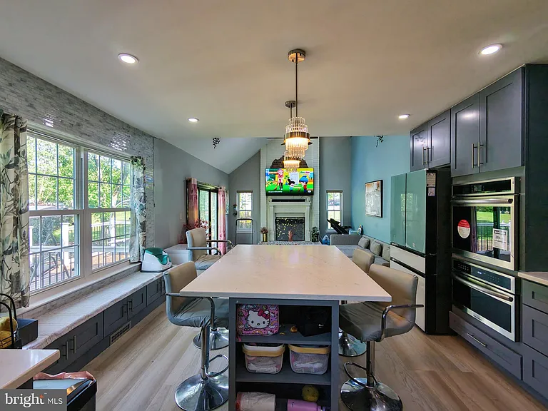 139 Mallard Dr W — Photo 12