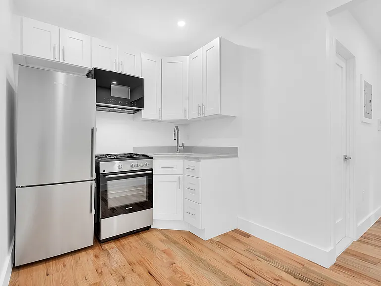 174 7th Ave #2F — Photo 2