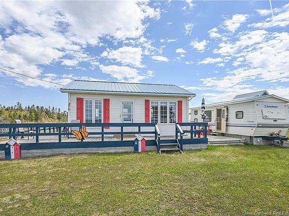 4th image of 270 Des Chalets Rd
