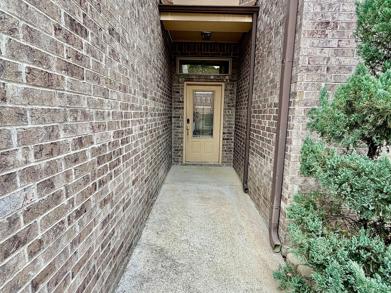 4 bed, 1712 sqft, $2,450 — Photo 2