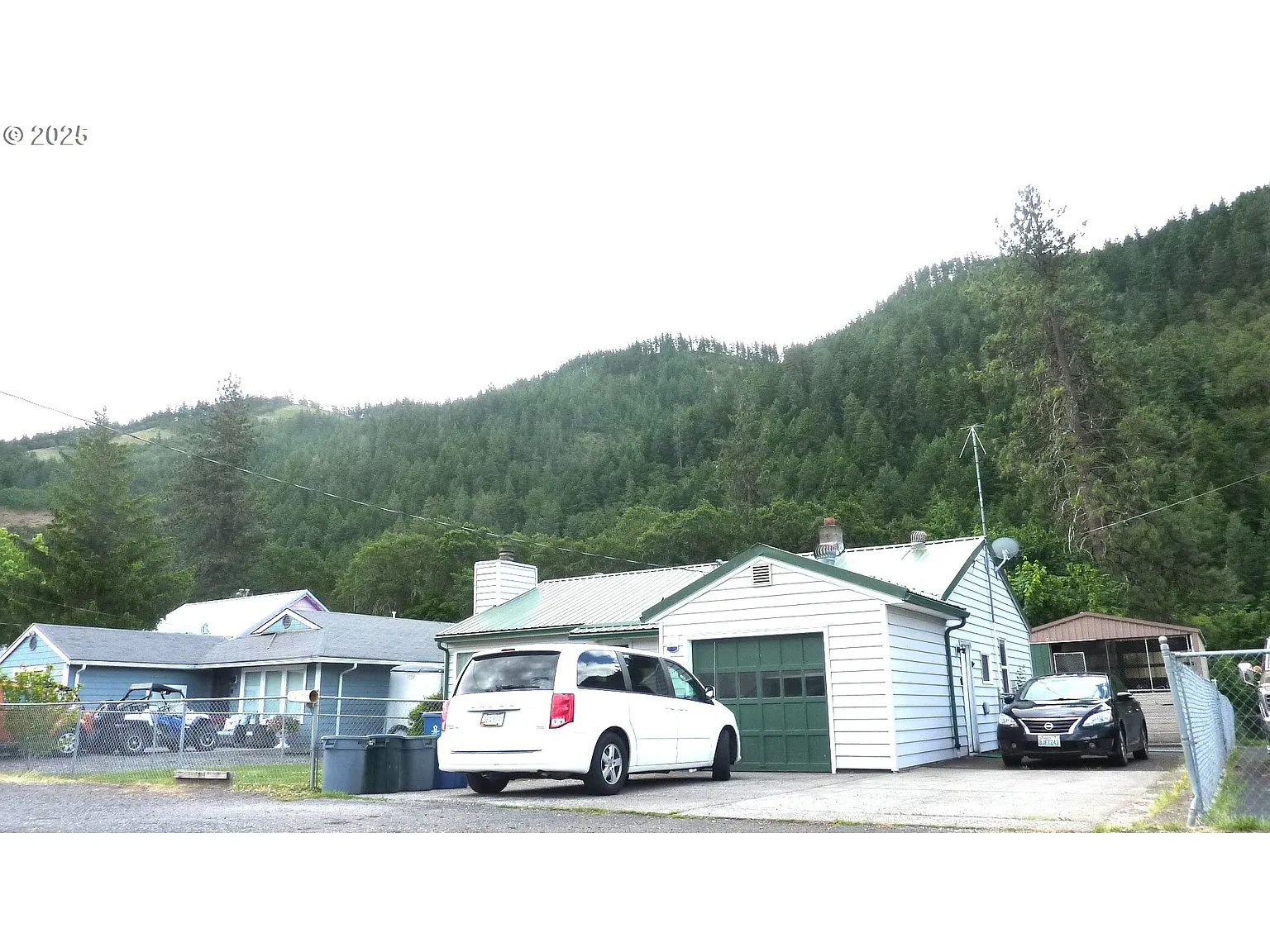 610 Bluff Rd photo 1