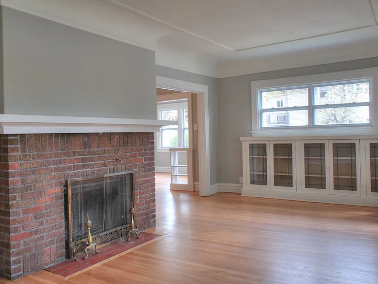 2865 N Frederick Ave — Photo 2