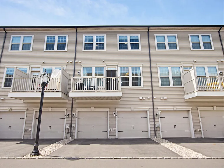 44 Leahy Dr — Photo 36